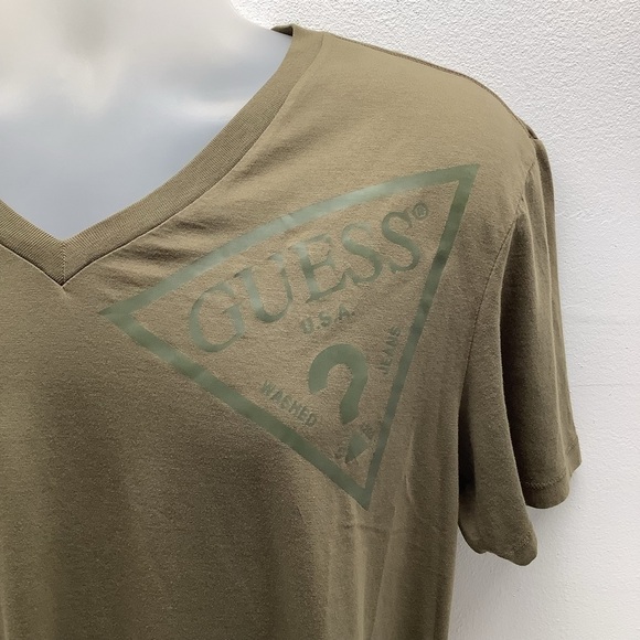 Guess Men’s V-Neck Tee New With Tags - Picture 2 of 6